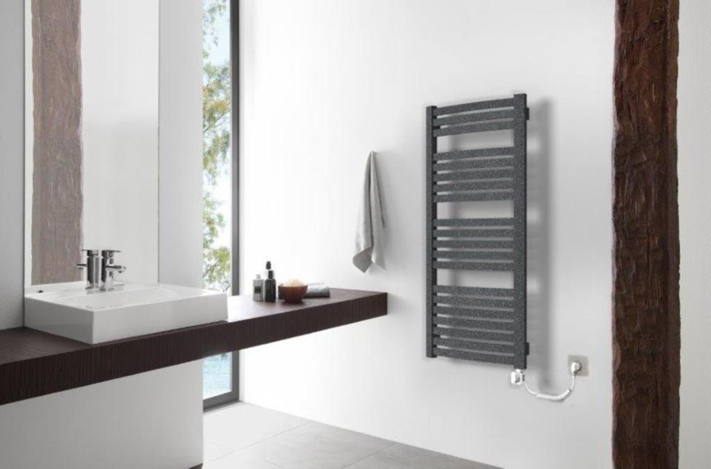 Base elektrische design radiator 121cm hoog met platte buizen. Dassie