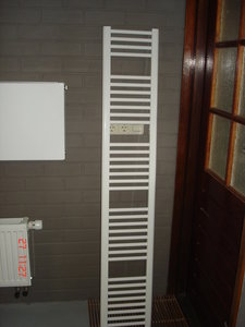 Design radiator in het wit 133 cm hoog x 30 cm breed met 400 Watt