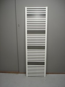 Badkamer radiator in het wit 185 cm hoog x 60 cm breed met 1161 Watt