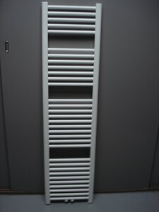 Laurens Badkamer Radiator Wit 185cm hoog x 60cm breed en 1161 Watt met midden- onderaansluiting
