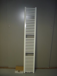 begrijpen doel pen Designradiator 185cm hoog 30cm breed met 664 watt in het wit met midden-  onderaansluiting - Dassie Radiatoren | Radiatoren voor een goede prijs!