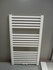 Badkamer radiator 130 cm hoog x 40 cm breed wit met midden- onder aansluiting en 542 Watt_